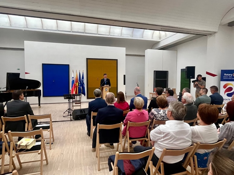 "V nas je vedno želja, da delamo dobro za druge ljudi, da svoje sposobnosti izkoriščamo za izgradnjo boljšega sveta. Prijateljstvo nas ohranja in žene naprej," je opozoril Boštjan Gorenšek.