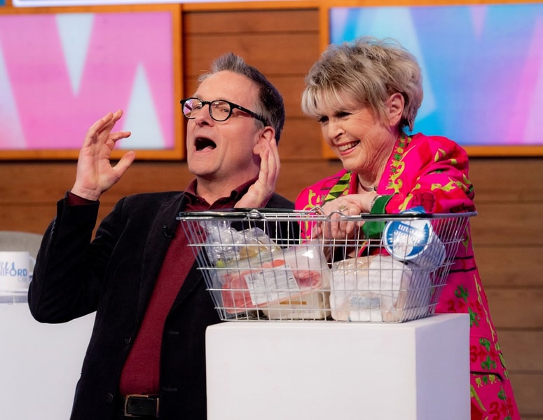 Gloria Hunniford in Michael Mosley v oddaji "Loose Women"  