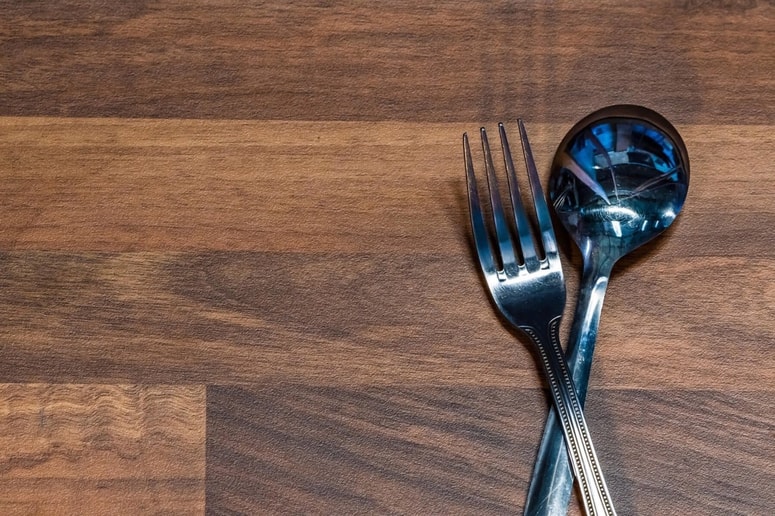 Glavna fotografija članka:Otrok se je zastrupil s čokolinom: Začel je nekontrolirano bruhati, na teren je takoj odšla inšpekcija