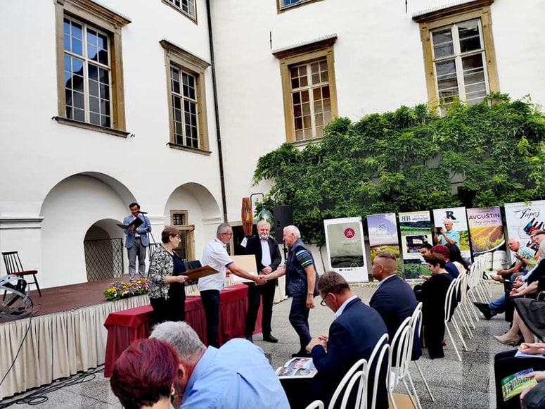 Ob jubileju so podelili plakete in pripravili program. 