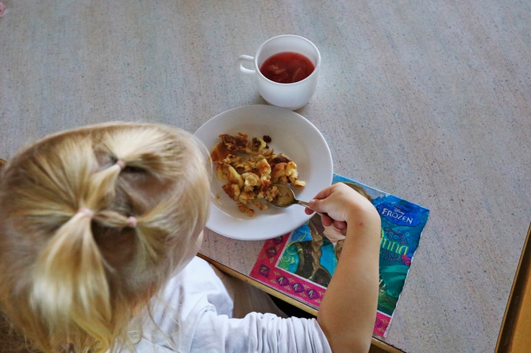 Šolska prehrana v današnjem času tudi v Sloveniji predstavlja vse pomembnejši javnozdravstveni dejavnik. 