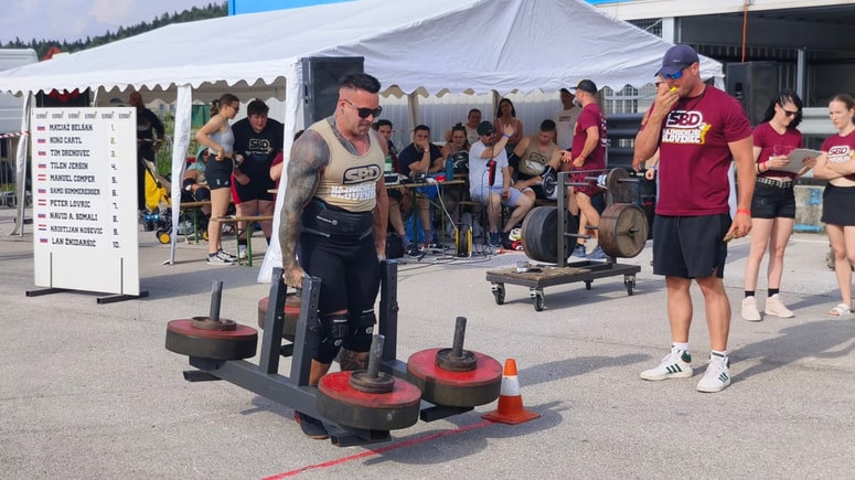 Glavna fotografija članka:(VIDEO) V boju za najmočnejšega Slovenca Matjaž Belšak znova dokazal svojo premoč