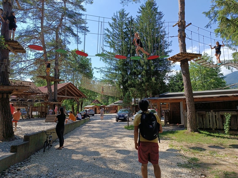 Kako se v času podnebnih sprememb sploh iti turizem, so se spraševali gostje na otvoritvi Kampa Menina.