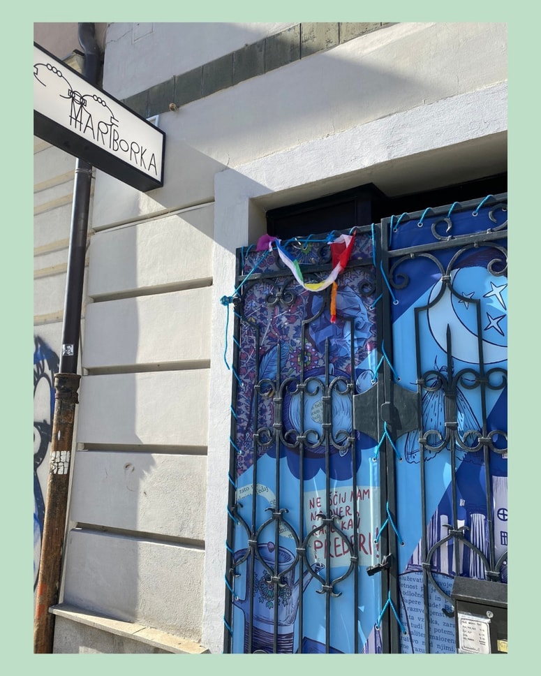 Založba Mariborka odtrgali mavrično zastavo mavrična zastava. 