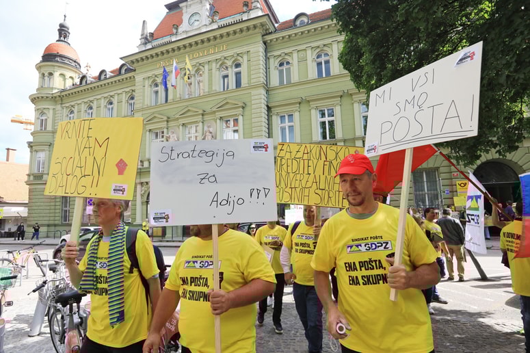 Člani sindikata SDPZ so maja protestirali pred sedežem Pošte Slovenije na Slomškovem trgu v Mariboru. V sredo so se pridružili za 22. november napovedani stavki.