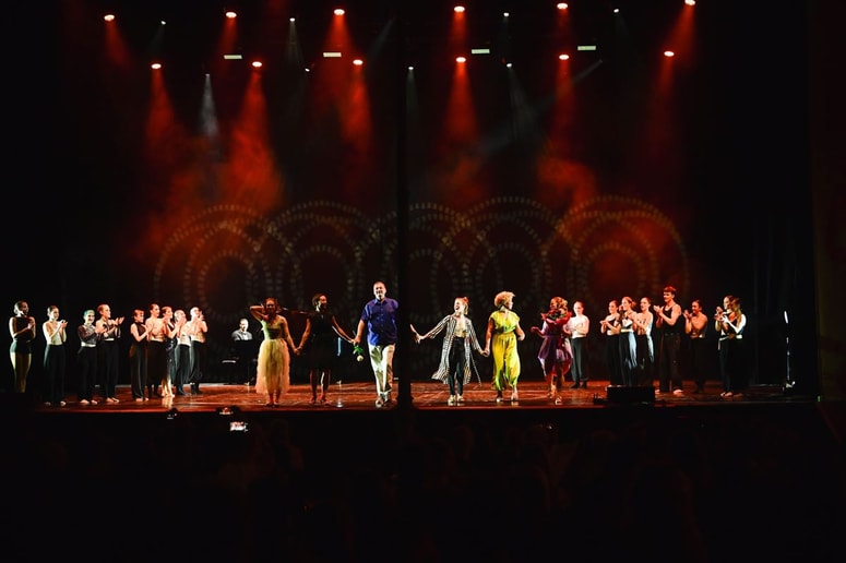 Poklon nastopajočih v središču Ljubljane 