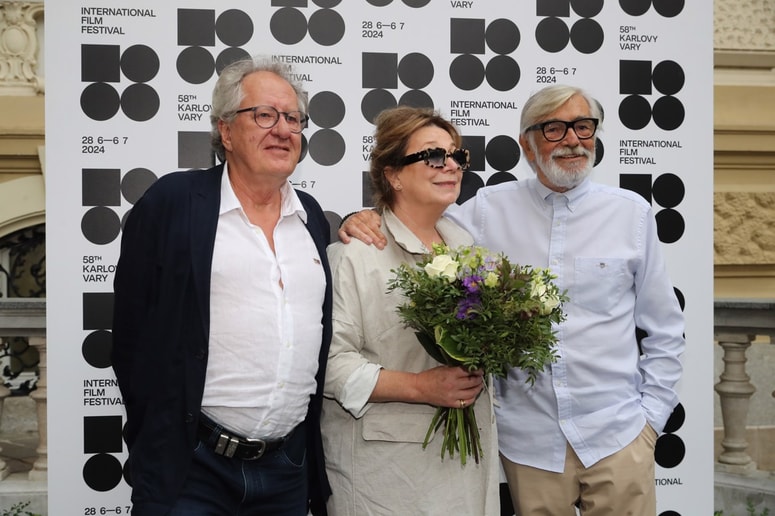 Geoffrey Rush (levo) je eden osrednjih gostov letošnjega festivala v Karlovih Varih.