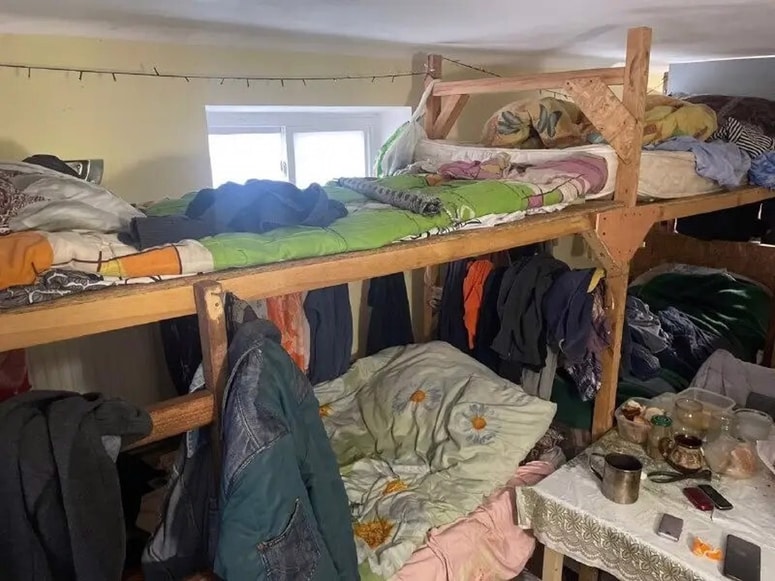 Nekatere žrtve trgovine z ljudmi bivajo v nemogočih razmerah. Foot. Europol