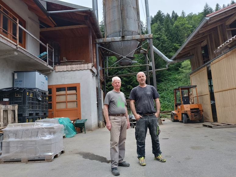 Mizarstvo v Strugah je postavil oče Ivan, delo nadaljuje sin Božo s svojim sinom. Kam prestaviti družinsko obrt? Kje začeti znova? 