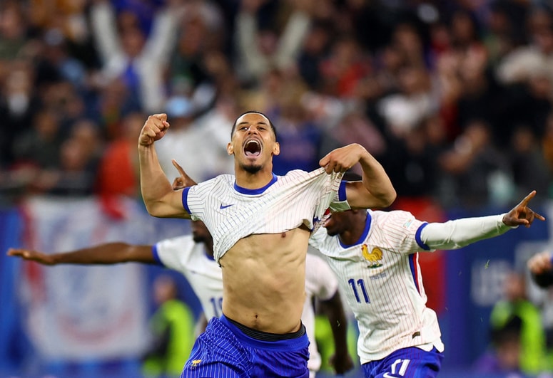 Glavna fotografija članka:(FOTO) Nogometaši Francije po zmagi po enajstmetrovkah proti Portugalski drugi polfinalisti EP