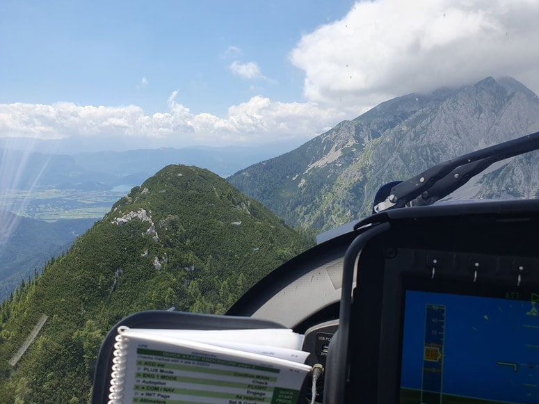 Glavna fotografija članka:Gorski reševalci so imeli tudi danes polne roke dela