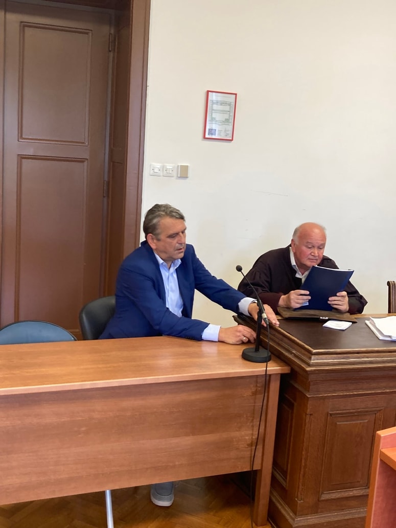 Zoran Miloševič se včeraj na sodišču ni zagovarjal, sodnica pa je prebrala njegov zagovor iz sodne preiskave, kjer je zanikal, da bi bil prejemal podkupnino. 