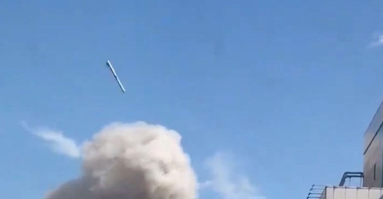 Posnetek rakete, ki naj bi zadela otroško bolnišnico v Kijevu