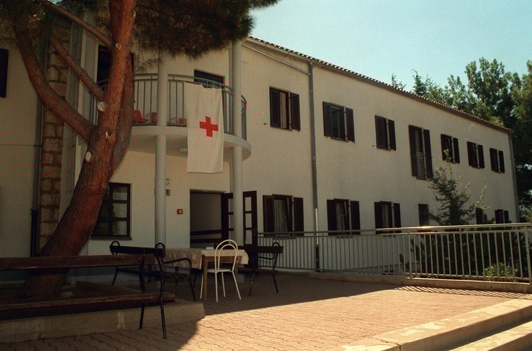 Današnji Mladinski počitniški dom Območnega združenja Rdečega križa Maribor v Punatu na otoku Krku 