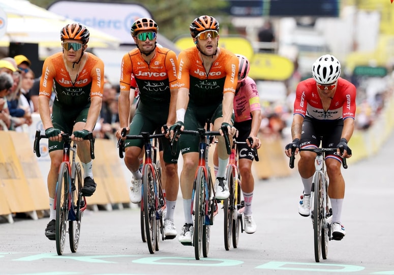 Po lovu na etapne zmage z Groenewegnom gre Mezgec (drugi z leve) po olimpijsko zlato s Pogačarjem. 