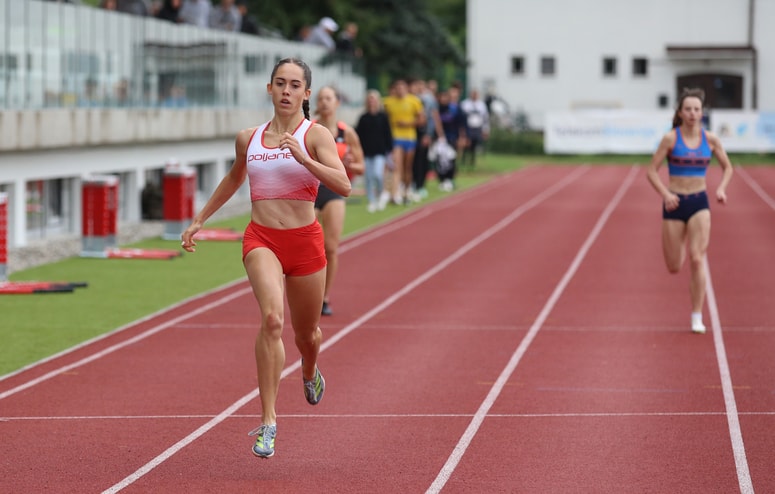 Karolina Zbičajnik je v teku na 400 m potrdila dobro pripravljenost. 