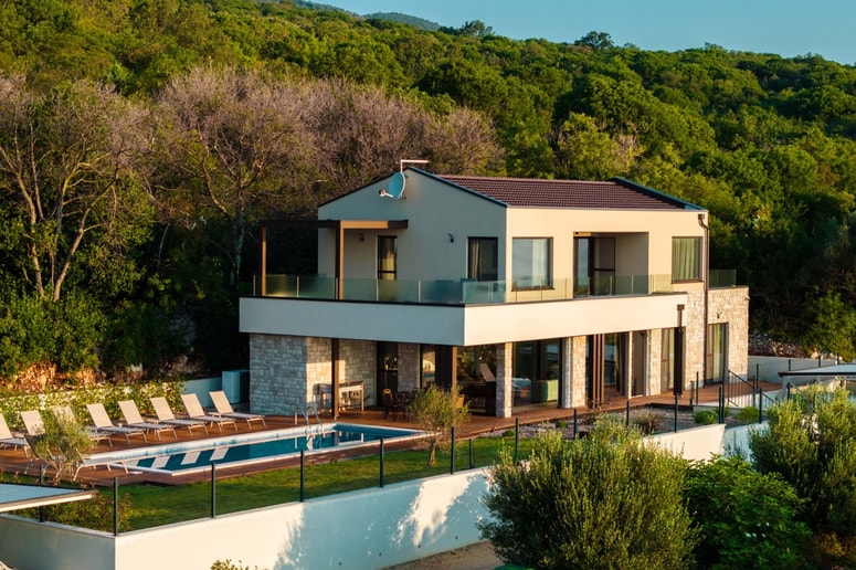 Glavna fotografija članka:Montažne hiše: Hitra gradnja s premišljenim načrtovanjem