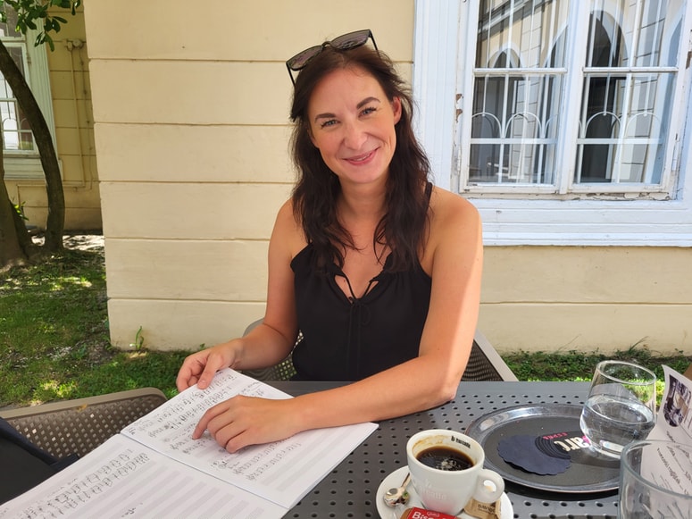 Mateja Potočnik: "Glas ni nikoli enak. Doživljam ga kot vodo. Ko enkrat zapoješ, steče mimo in ni več nikoli enak." 