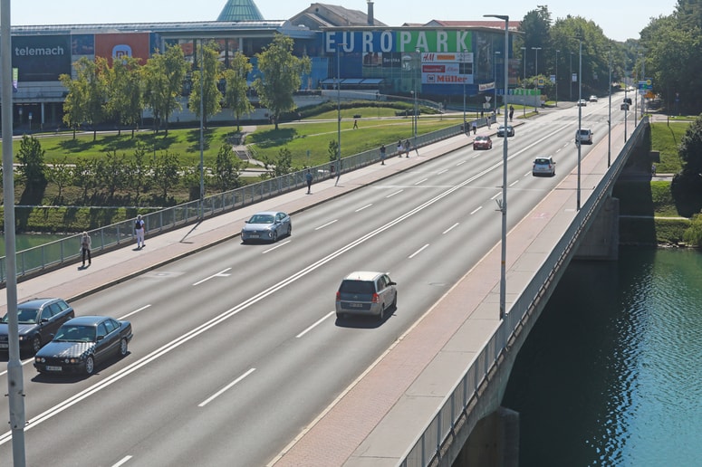 Titov most ne dosega več zahtevane varnosti po današnjih predpisih. 