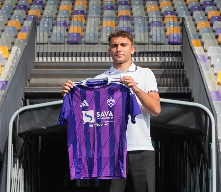 Adam Rasheed je z vijoličastimi podpisal dveletno pogodbo.