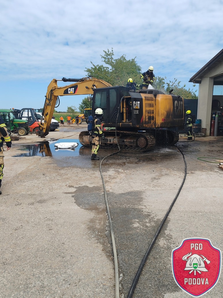 Požar na delovnem stroju v Račah 