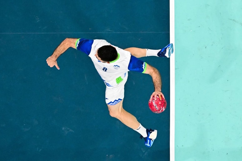 Glavna fotografija članka:Šport na TV