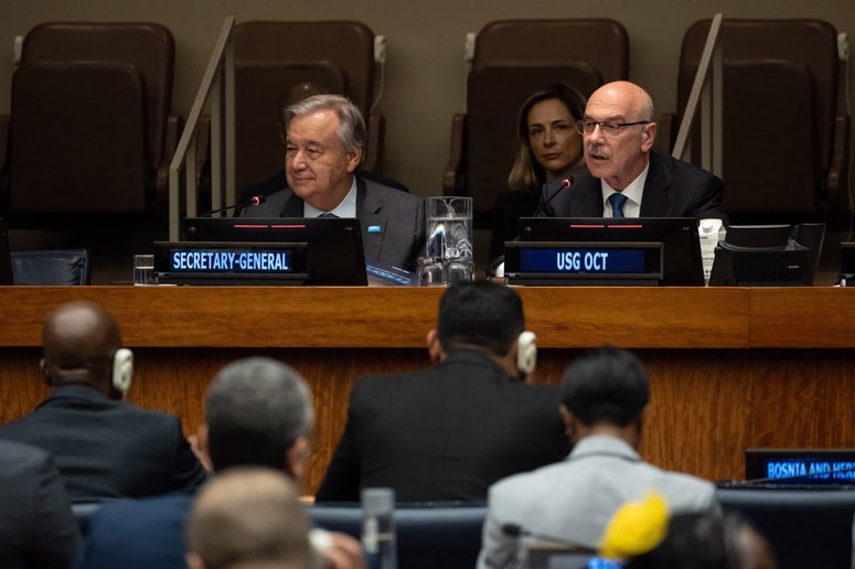 Generalni sekretar Združenih narodov Antonio Guterres in generalni podsekretar za boj proti terorizmu Vladimir Voronkov. 