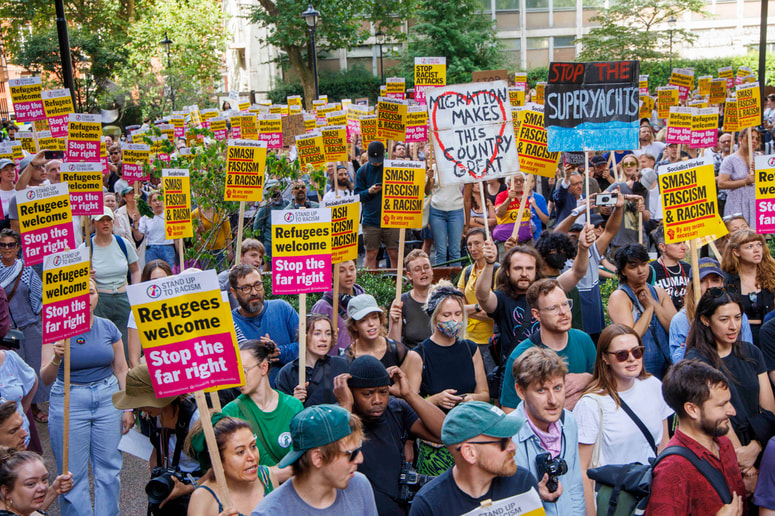 Glavna fotografija članka:V Združenem kraljestvu množični protesti proti rasizmu