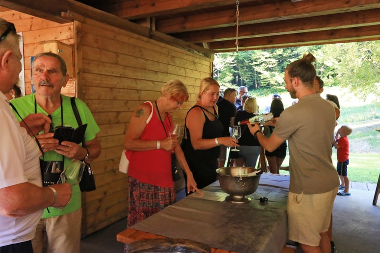 Na Turistični kmetiji Puša so obiskovalci poskušali predvsem penine.