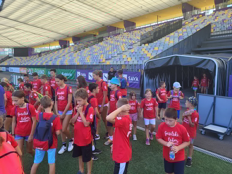 Gasilski nadobudneži so se zabavali, igrali in učili gasilskih veščin. 