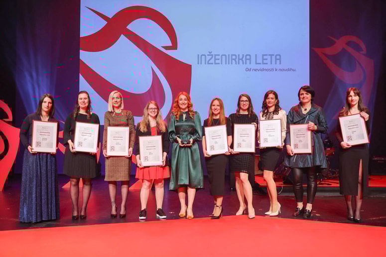 Inženirka leta; nominiranke šeste generacije z Ljupko Vrtevo, inženirko leta 2023 (v sredini)