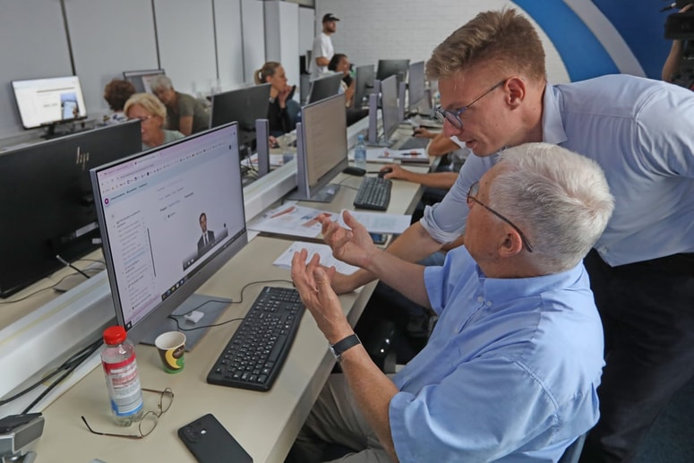 Udeleženci spoznavajo tudi delovanje eUprave. 