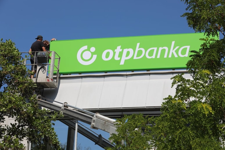 Maribor - NovaKBM - OTPbanka - banka - novi napisi - sprememba imena - združitev NovaKBM in SKB banka - ilustracijanapis OTPbanka - Napisi - 