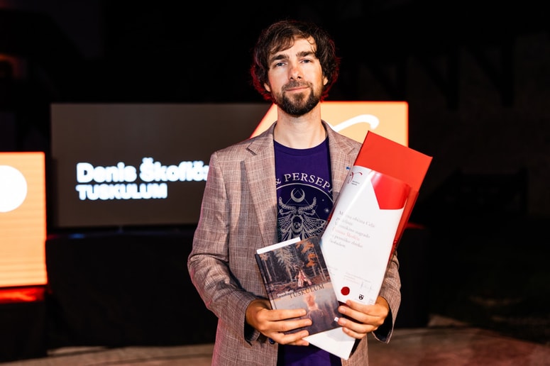 Lani je Cankarjevo nagrado (pa tudi Veronikino) dobil Denis Škofič. 