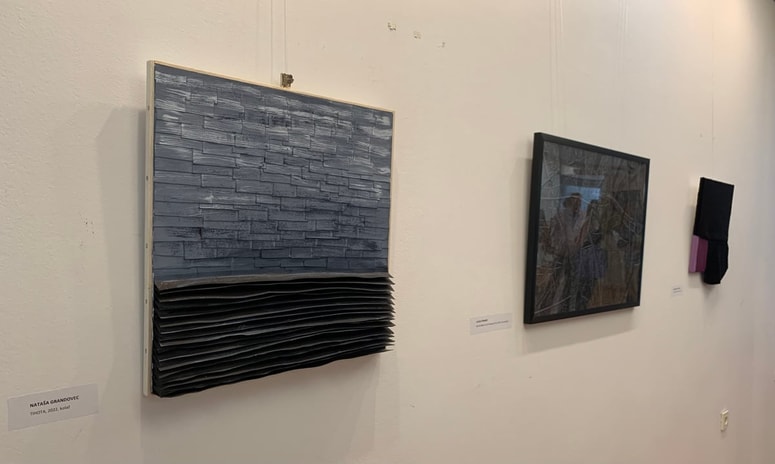 Razstavljena dela Nataše Grandovec, Lucije Stramec in Slađane Matić Trstenjak
