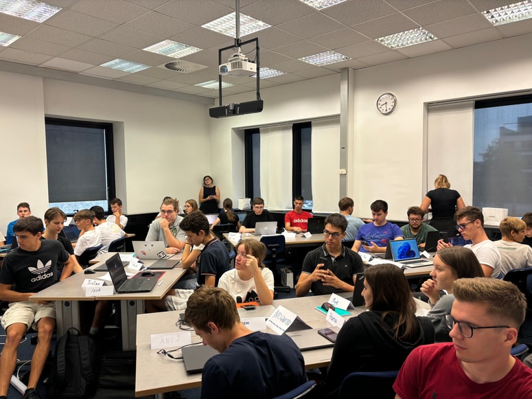 Mladi so se spoznavali z zaščito pred spletnimi napadi in s kibernetsko varnostjo na splošno.