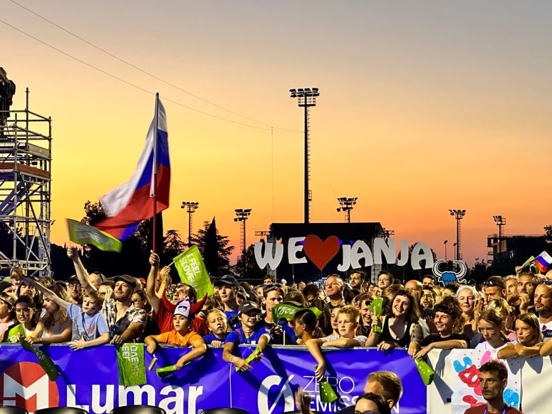 Takšen je bil pogled na množico navijačev lani. Letos jih v Kopru pričakujejo še več. 