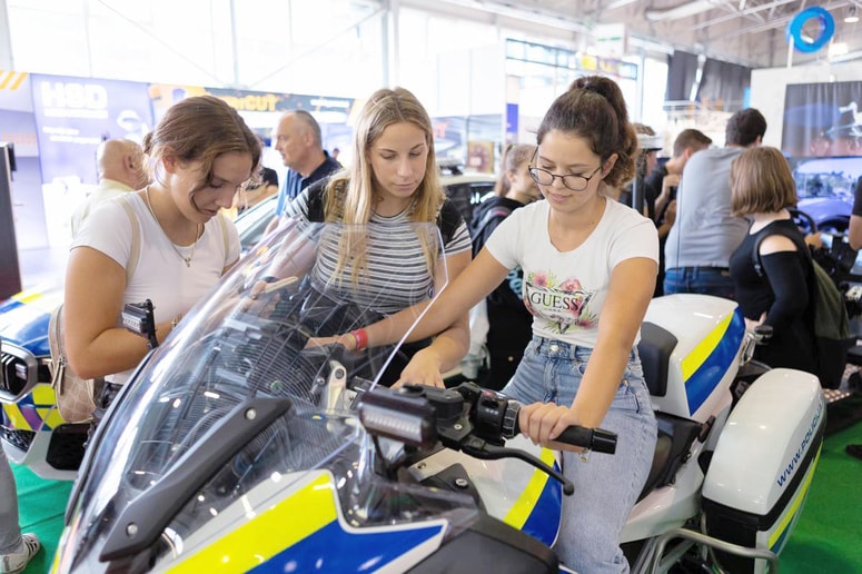 Z Ulico obrti želijo doseči, da se bodo mladi odločali za poklice, ki so že kar vsi po vrsti postali deficitarni. 