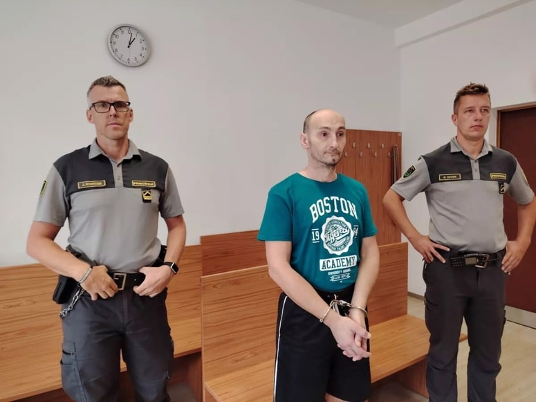 Toni Mitevski je žrtev zabodel kar 15 centimetrov globoko. 