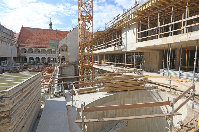 Koliko bo stal Center Rotovž in kdo bo plačal največji infrastrukturni projekt v mandatu župana Arsenoviča, še vedno ni znano. 