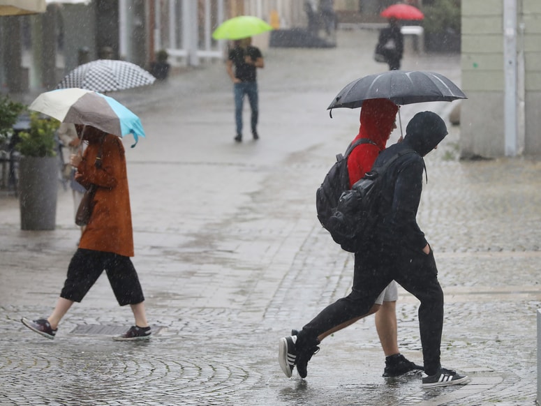 Glavna fotografija članka:Vreme: Ponoči bo deževalo. Boste dežnik potrebovali tudi jutri zjutraj?