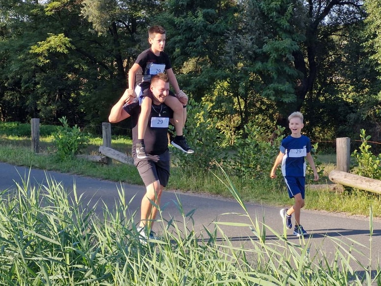 Tek trojk je povezal ekipe. 