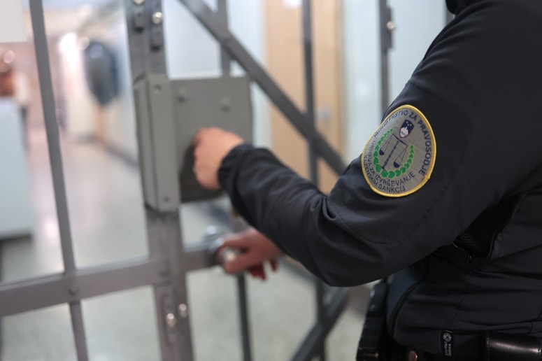 Prekinitev kazni zapora bo mogoča, če za to ne obstajajo varnostni zadržki.