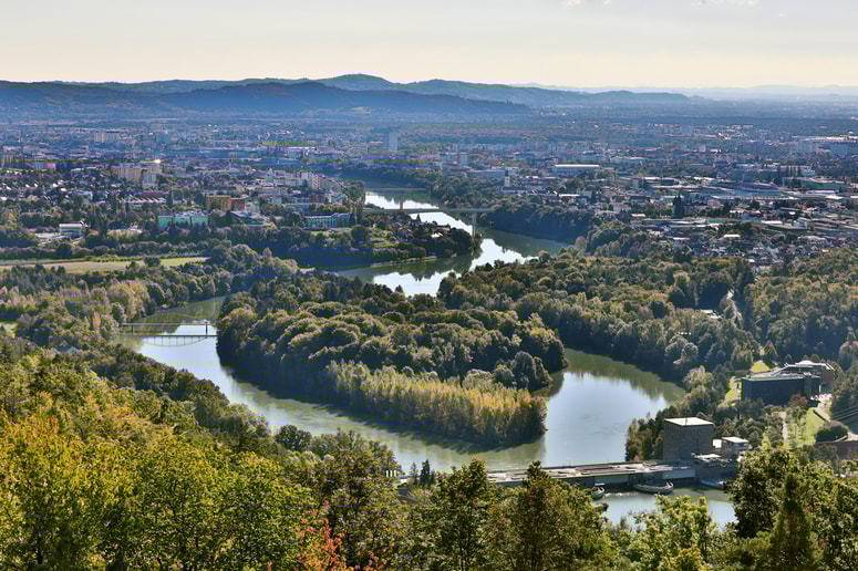 Filozofija DEM temelji na prepričanju, da je trajnostna prihodnost mogoča le v trajnostno naravnani družbi.