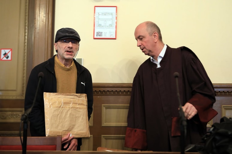 Michel Stephan in zagovornik Gorazd Fišer očitke tožilstva zavračata, češ da glavnima pričama nikakor ne gre verjeti. 