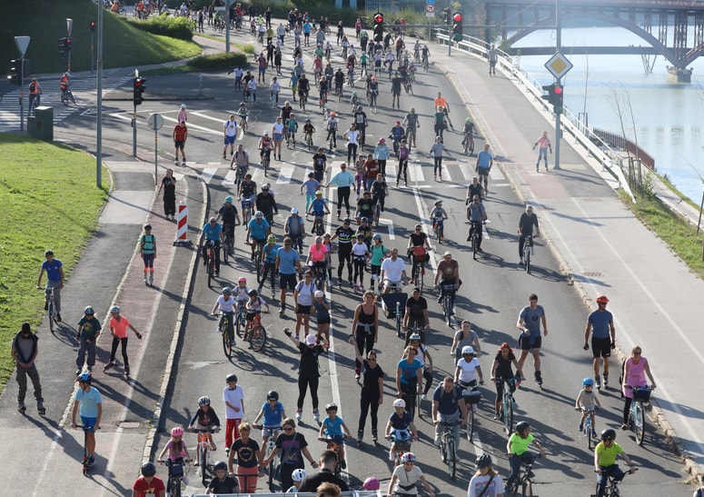 Površine, sicer namenjene jeklenim konjičkom, so zavzeli ranljivejši udeleženci v prometu. 