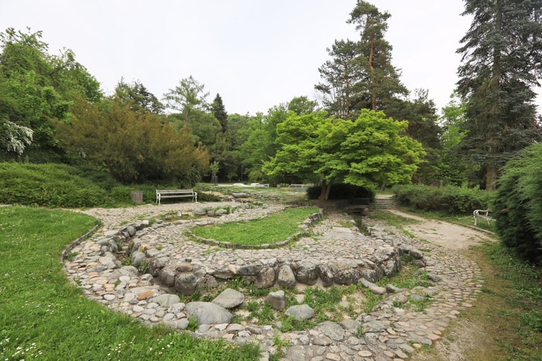 Med neizvedenimi projekti participativnega proračuna, na katerega opozarjajo v IMZ, je tudi Japonski vrt v Mestnem parku, kjer bi morala občina prenoviti paviljon in urediti čajni kotiček