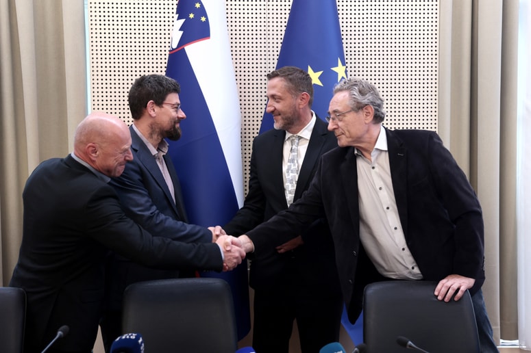 Vladni in sindikalni pogajalci so zadovoljni, da je predlog novega plačnega zakona usklajen. 