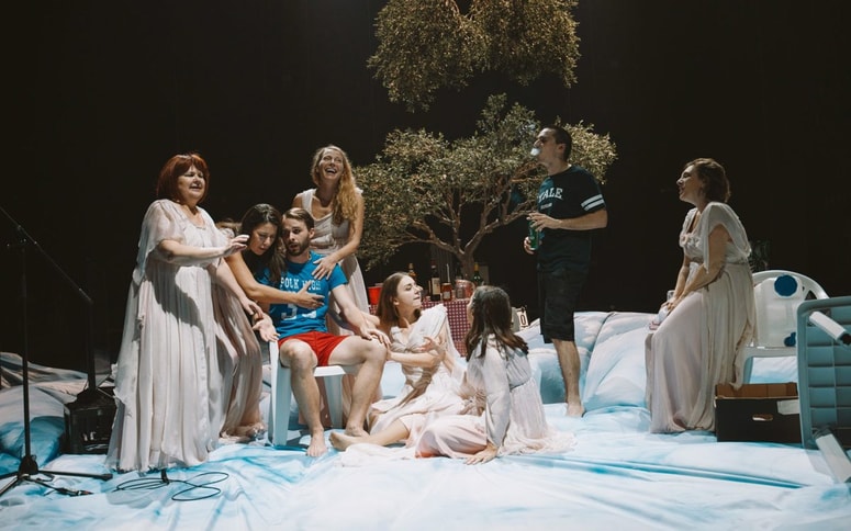 Prizor iz predstave Ženske na oblasti 