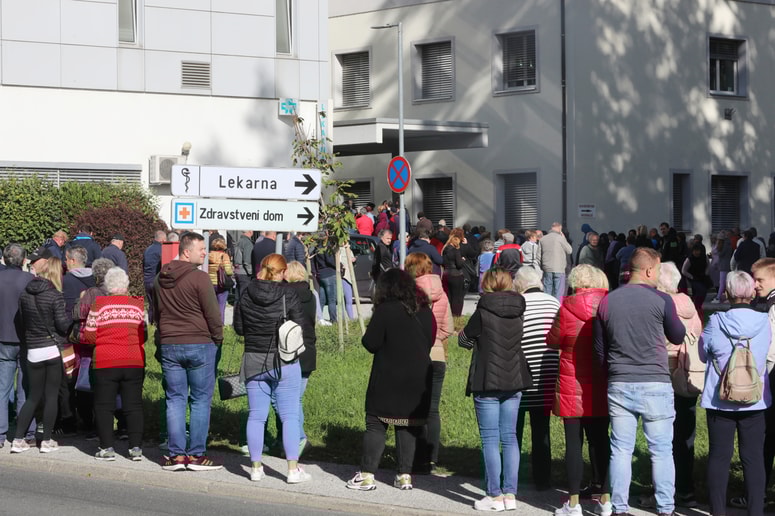 Razmere na področju družinske medicine v Slovenski Bistrici so se začele zaostrovati po tistem, ko sta zdravstveni dom zapustili dve zdravnici, ki sta skrbeli za okoli 3000 pacientov. 